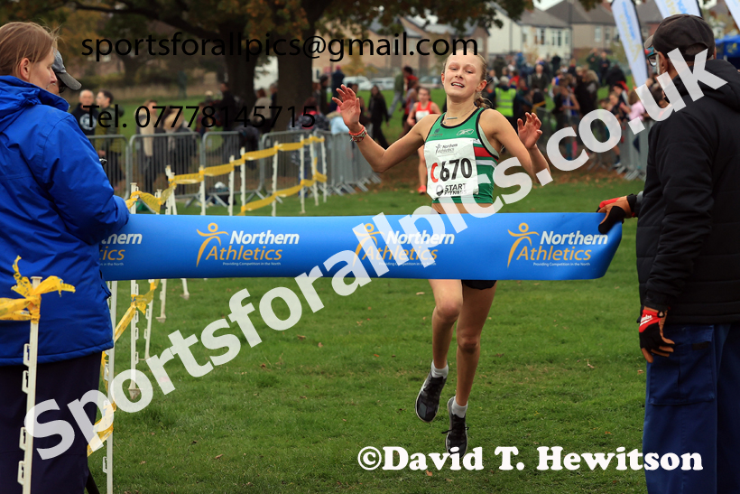 Girls Under-15s relay, 2025 Northern Cross Country Relays, Graves Park, Sheffield. Photo: David T. Hewitson/Sports for All Pics